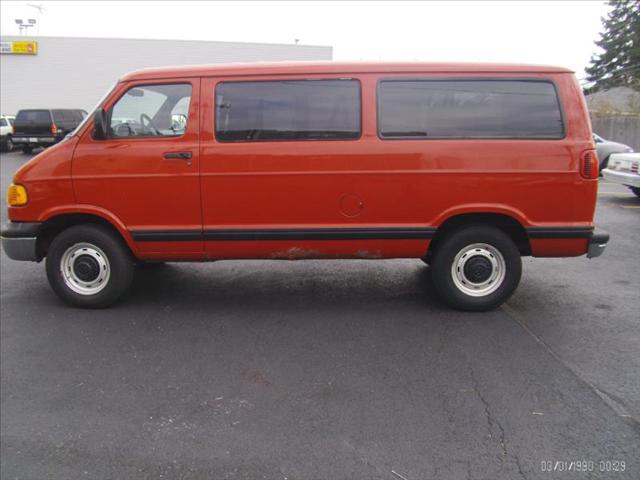 2001 Dodge Ram Wagon LS 4X4