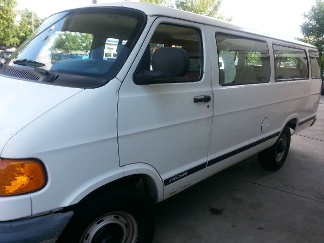 2001 Dodge Ram Wagon Sle2wd