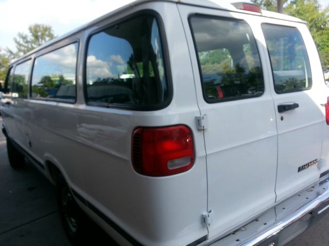 2001 Dodge Ram Wagon Sle2wd