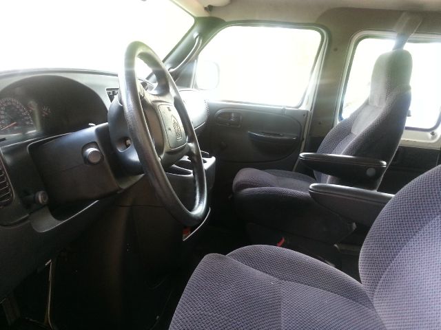 2001 Dodge Ram Wagon Sle2wd