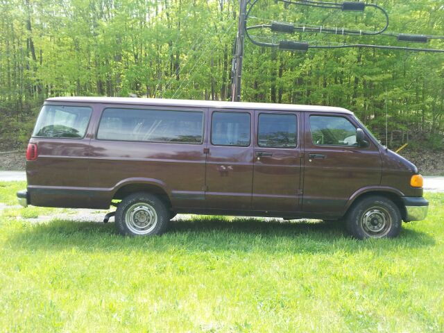 2002 Dodge Ram Wagon Sle2wd