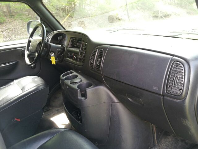 2002 Dodge Ram Wagon Sle2wd