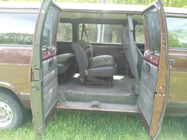 2002 Dodge Ram Wagon Sle2wd