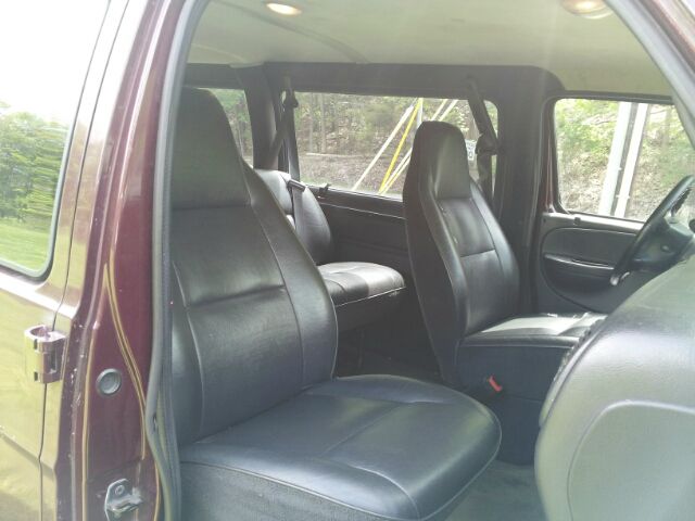 2002 Dodge Ram Wagon Sle2wd