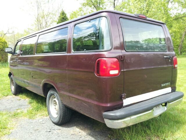 2002 Dodge Ram Wagon Sle2wd