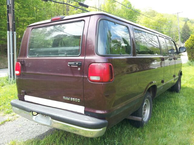 2002 Dodge Ram Wagon Sle2wd