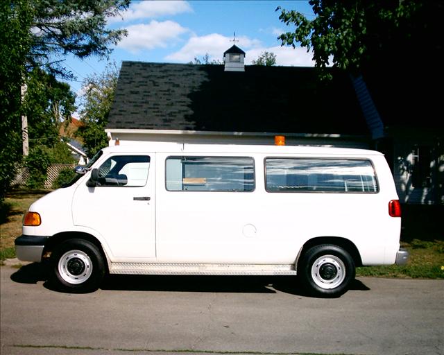 2002 Dodge Ram Wagon 2004 Infiniti