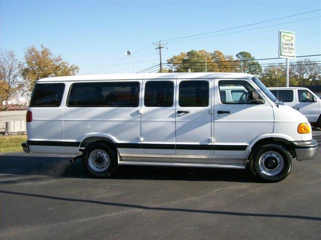 2002 Dodge Ram Wagon Navigation/premium Plus