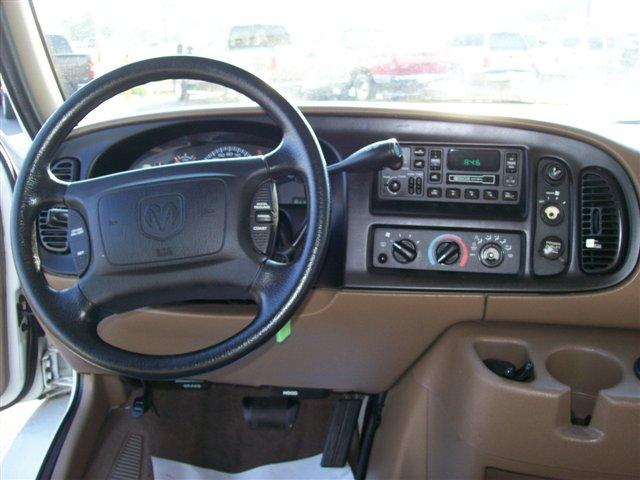 2002 Dodge Ram Wagon Navigation/premium Plus