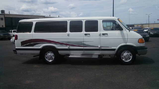 2002 Dodge Ram Wagon Sle2wd