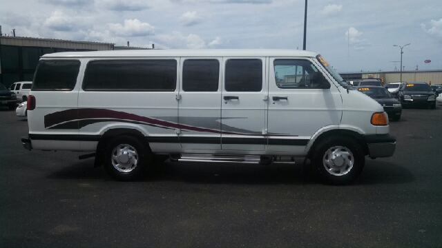 2002 Dodge Ram Wagon Sle2wd