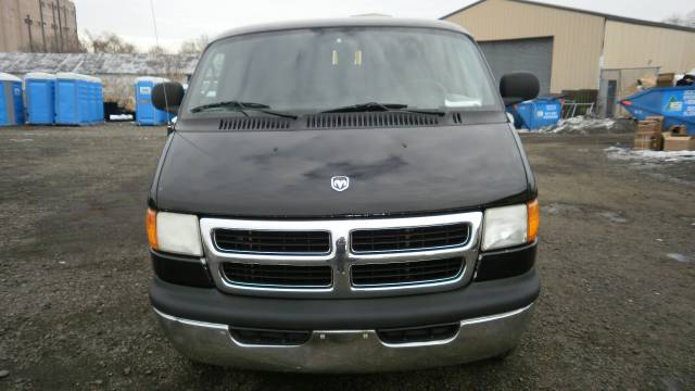 2002 Dodge Ram Wagon S 5-spd