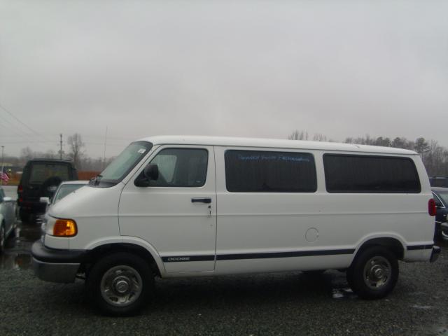 2002 Dodge Ram Wagon 1500 LT 4WD