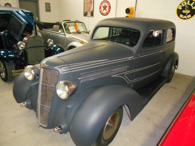 1935 Dodge Sedan Hatchback 4D