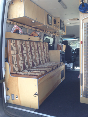 2007 Dodge Sprinter 2500 5-door Wagon 5-spd MT