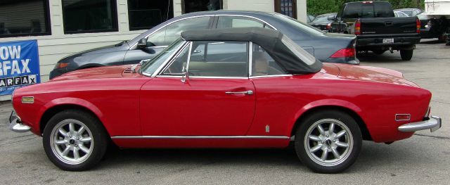 1974 Fiat 124 Spider 29
