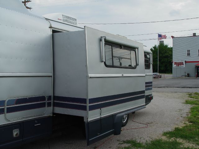 1990 Fleetwood Avion Quattro 4.2L W/ Navi