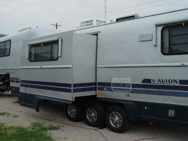 1990 Fleetwood Avion Quattro 4.2L W/ Navi