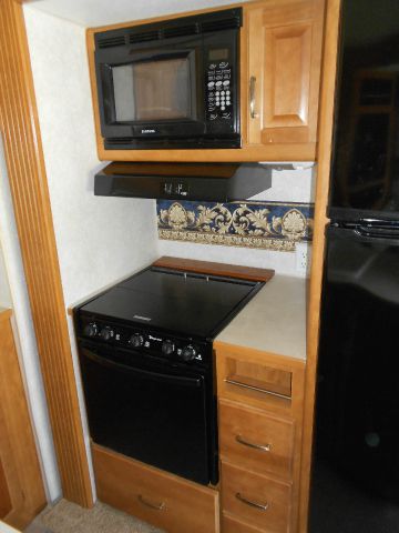 2004 Fleetwood Prowler Regal 255RLDS Unknown