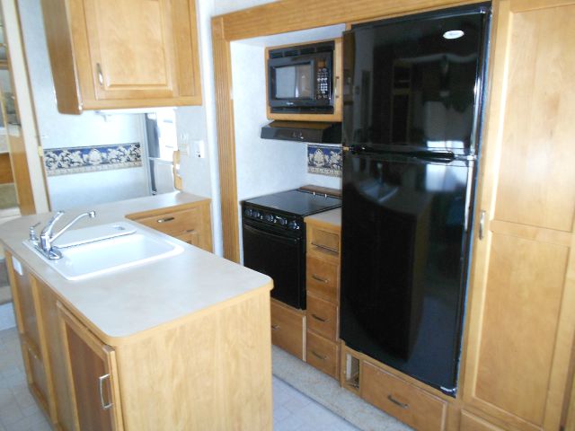 2004 Fleetwood Prowler Regal 255RLDS Unknown