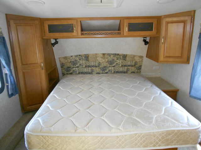 2004 Fleetwood Prowler Regal 255RLDS Unknown