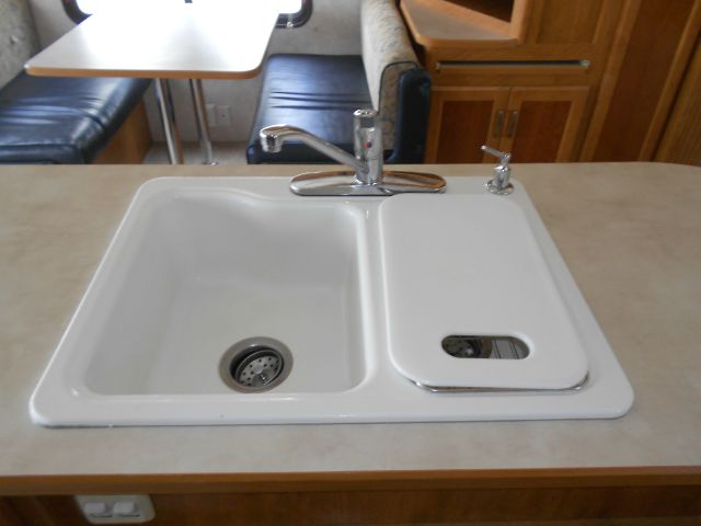 2004 Fleetwood Prowler Regal 255RLDS Unknown