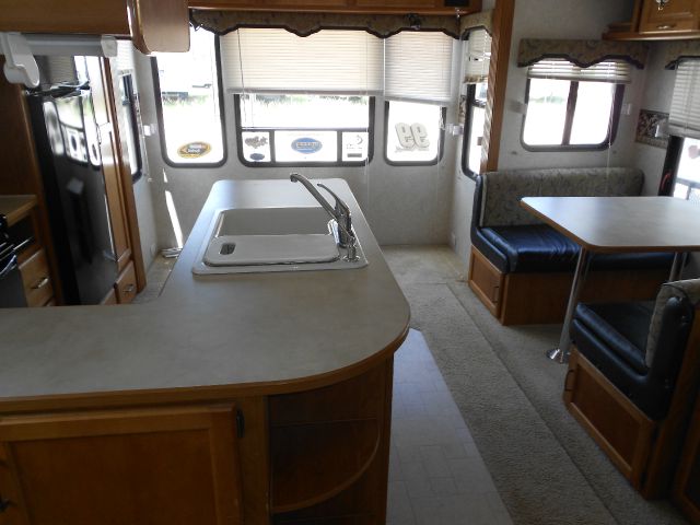 2004 Fleetwood Prowler Regal 255RLDS Unknown