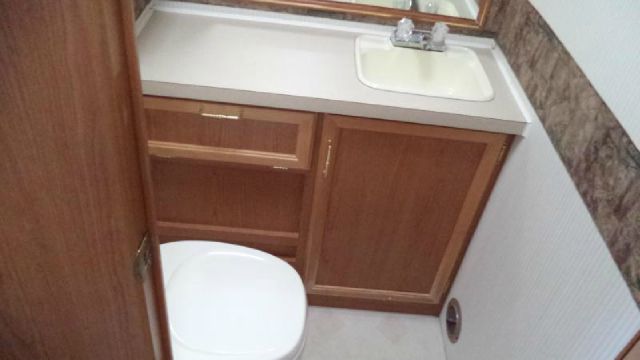 2000 Fleetwood Storm 30H Unknown