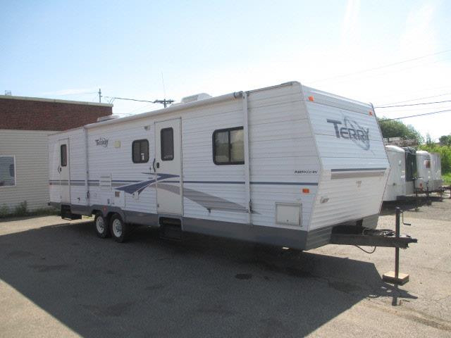 2005 Fleetwood Terry LS Regular Cab Short Bed 2WD