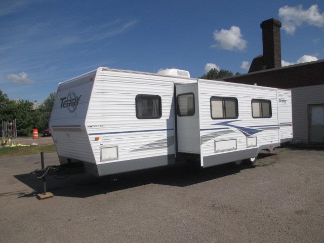 2005 Fleetwood Terry LS Regular Cab Short Bed 2WD