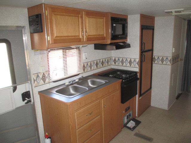 2005 Fleetwood Terry LS Regular Cab Short Bed 2WD