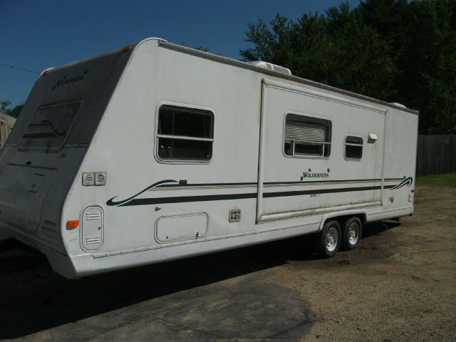 2000 Fleetwood Wilderness UltraLite EXT CAB - XLT