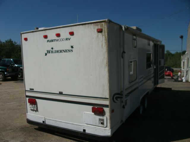 2000 Fleetwood Wilderness UltraLite EXT CAB - XLT