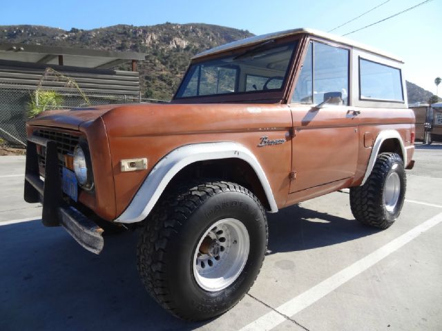 1977 Ford Bronco Sport Luxury Sunroof