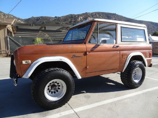 1977 Ford Bronco Sport Luxury Sunroof