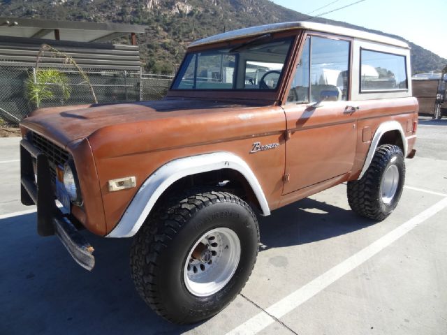 1977 Ford Bronco Sport Luxury Sunroof