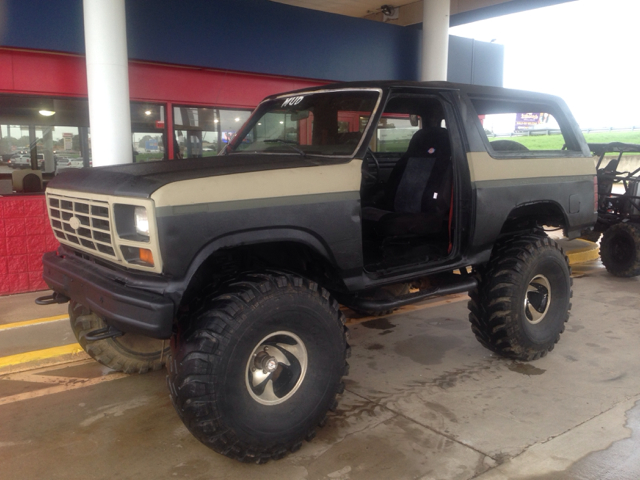 1985 Ford Bronco Ram 3500 Diesel 2-WD