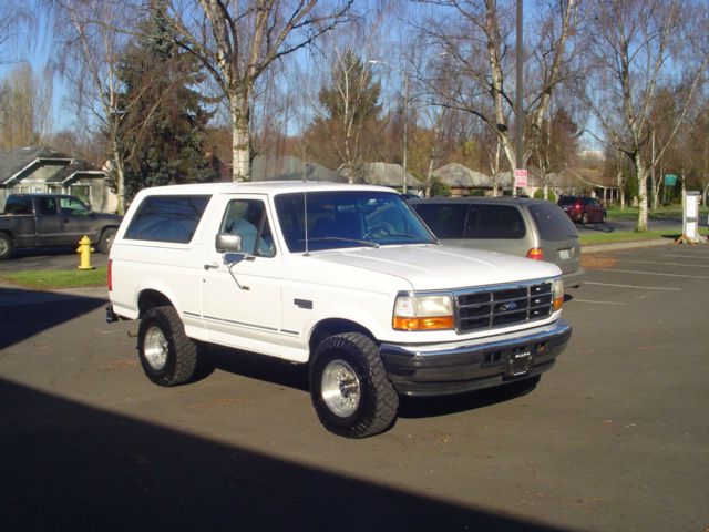 1996 Ford Bronco SE V6 AWD SUV