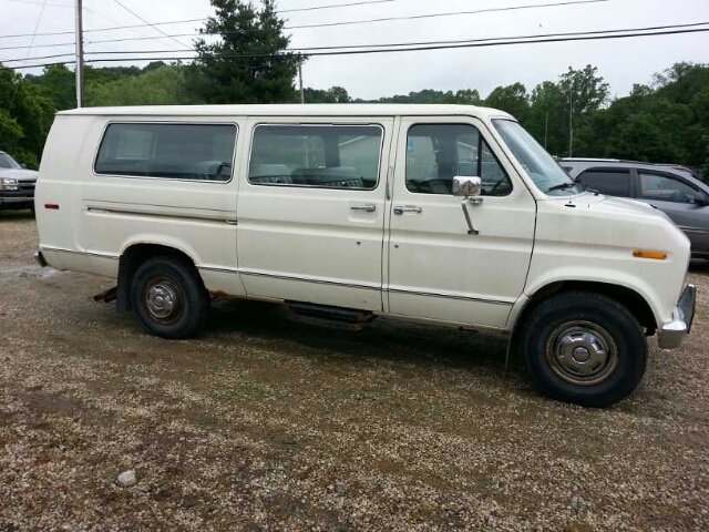 1991 Ford Club Wagon Sport 4WD