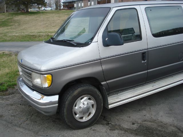 1992 Ford Club Wagon SLT 2500 Hemi 4x4