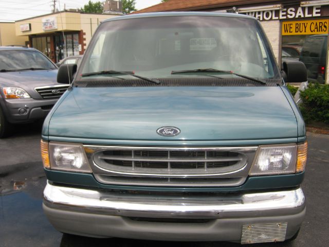 1998 Ford Club Wagon Sport 4WD