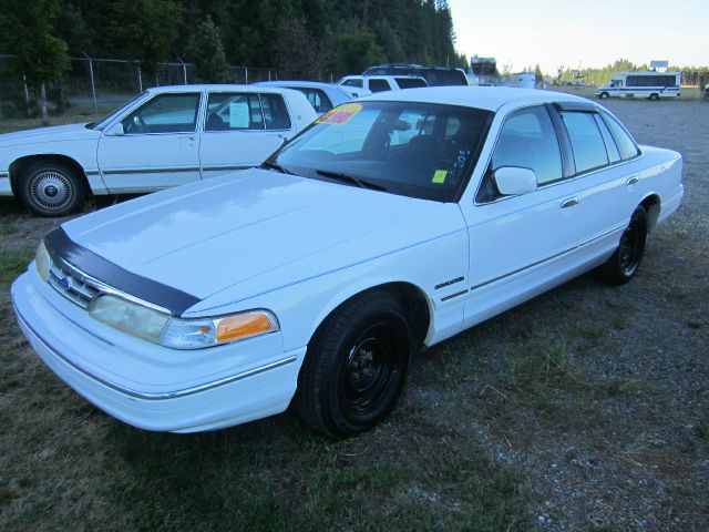 1995 Ford Crown Victoria Base