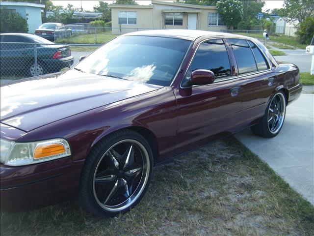 1999 Ford Crown Victoria Luxury