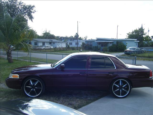 1999 Ford Crown Victoria Luxury