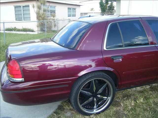 1999 Ford Crown Victoria Luxury