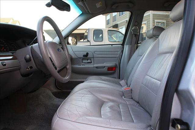 2001 Ford Crown Victoria Unknown