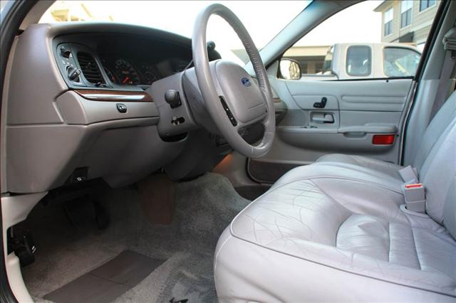 2001 Ford Crown Victoria Unknown