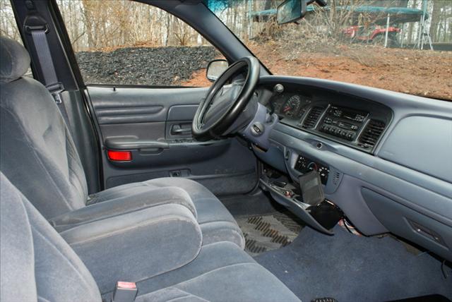 2001 Ford Crown Victoria Luxury