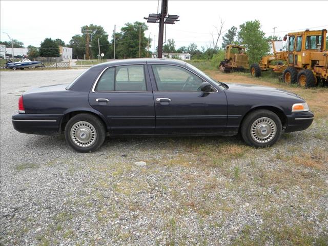 2002 Ford Crown Victoria Luxury