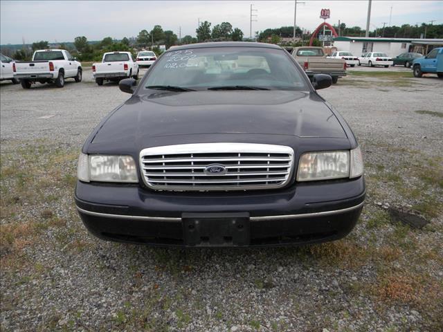 2002 Ford Crown Victoria Luxury